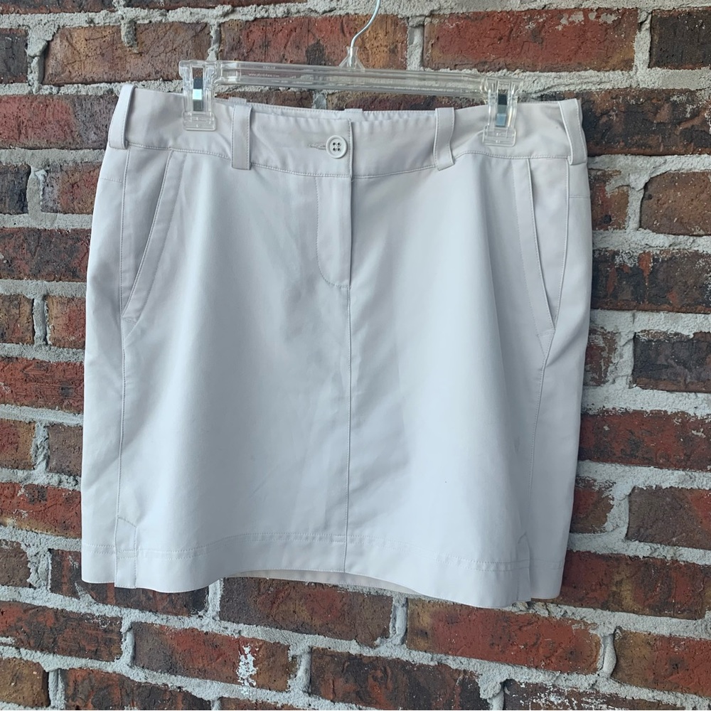 NIKE Golf Skort Size 8 Light Tan